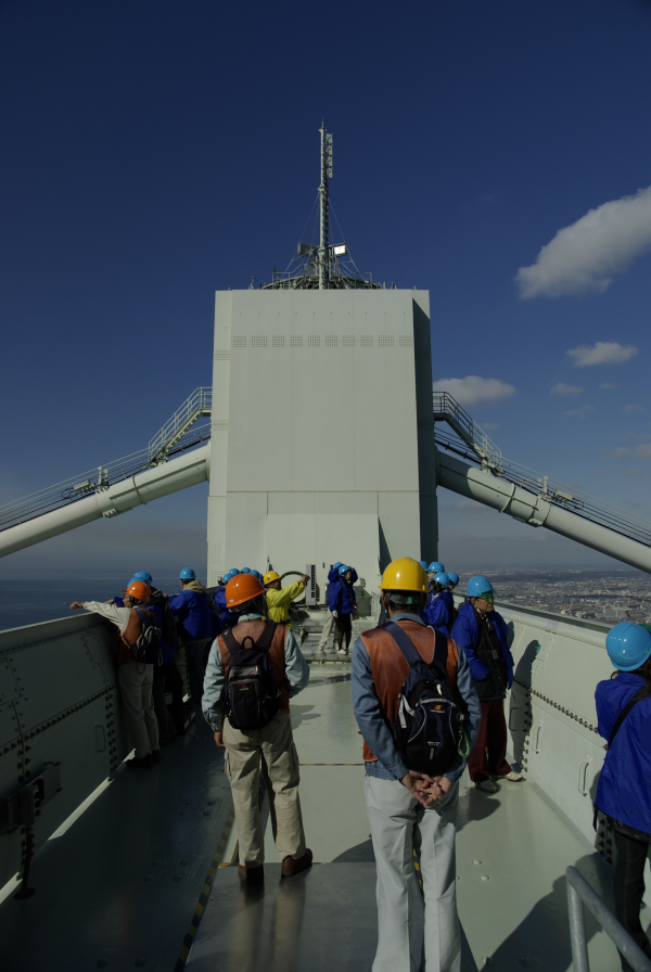 明石海峡大橋の橋脚頂上の写真
