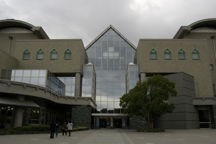 徳島県立博物館正門の写真