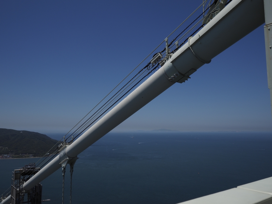 明石海峡大橋ブリッジワールド塔頂から小豆島方向を見る