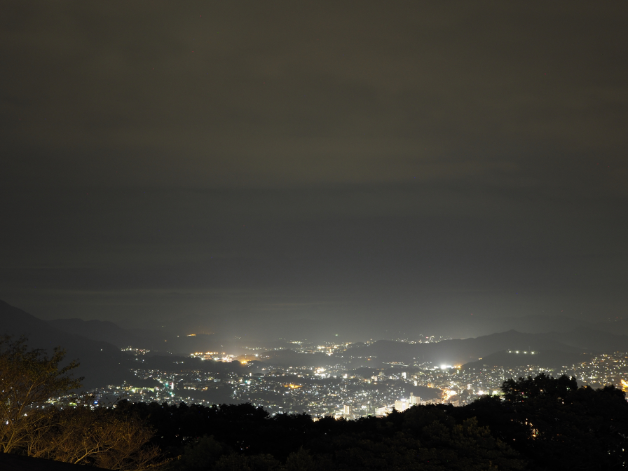 弓張りの丘ホテルからみる佐世保市の夜景