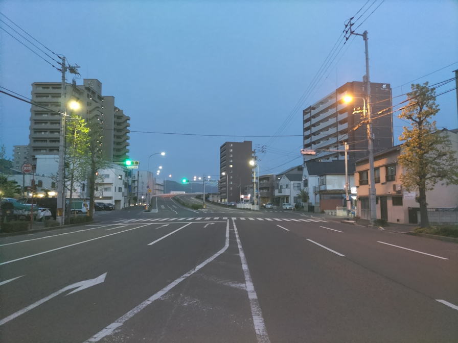 早朝の瀬戸大橋通り