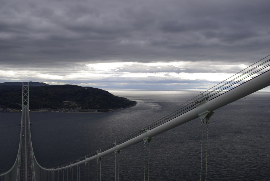 明石海峡大橋塔頂からみた四国方向の写真
