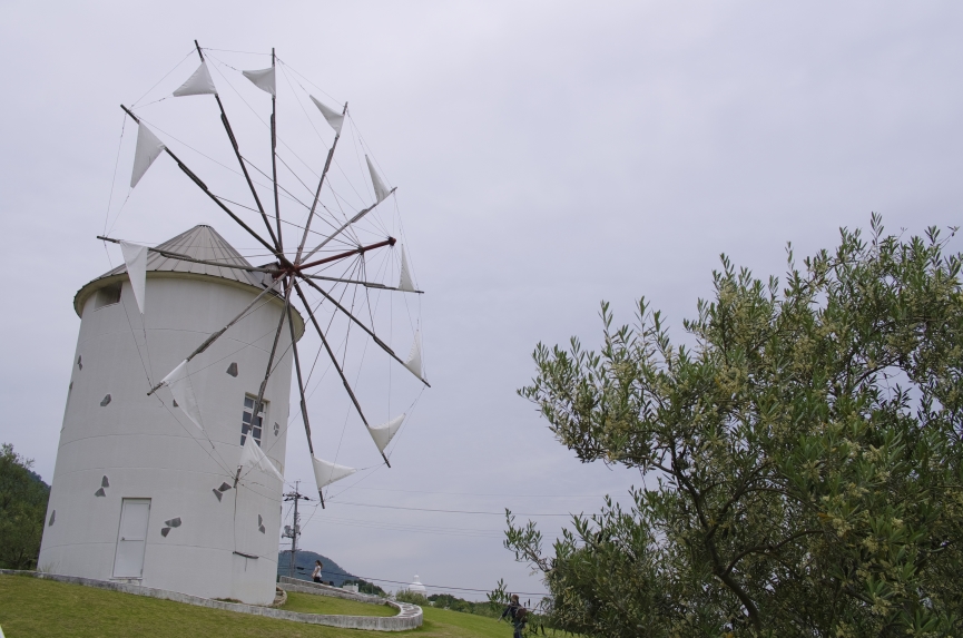 オリーブ公園のギリシャ風車の写真