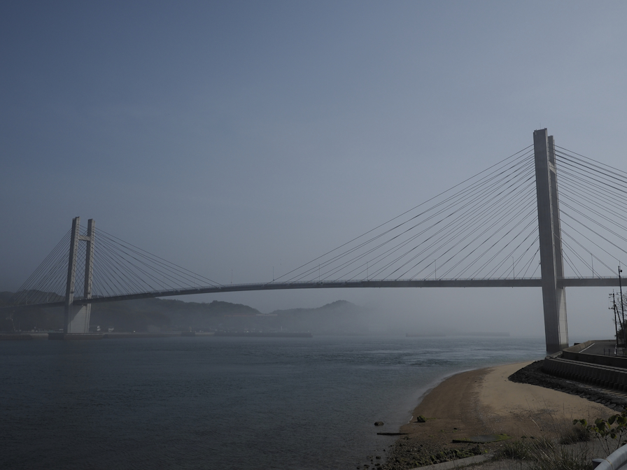 生名島から見た生名橋の写真